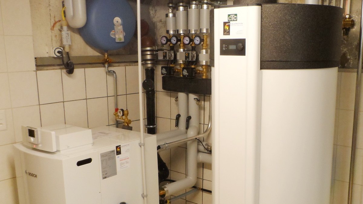 Oel-Kondensationskessel mit Wärmepumpen-Boiler